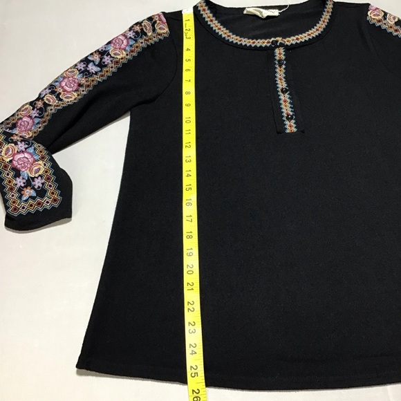 Savanna Jane Floral Embroidered Sweater - Picture 7 of 10